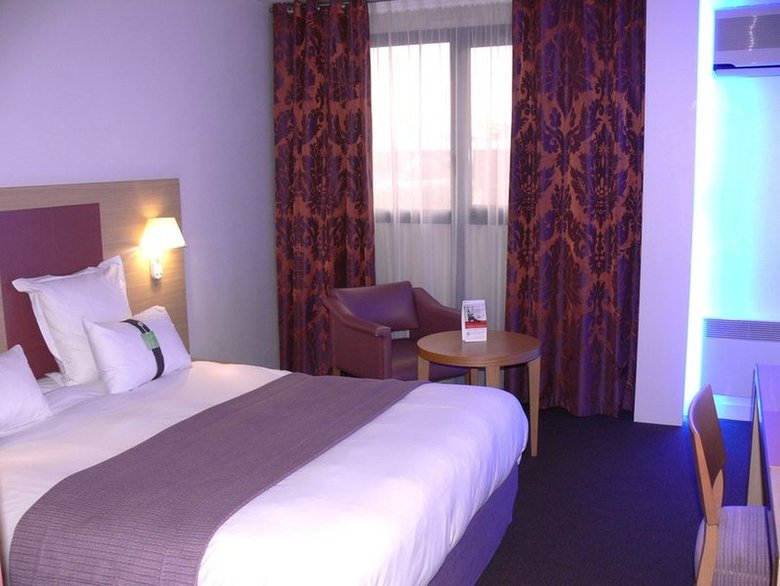 Hotel Holiday Inn Loire Valley(.)