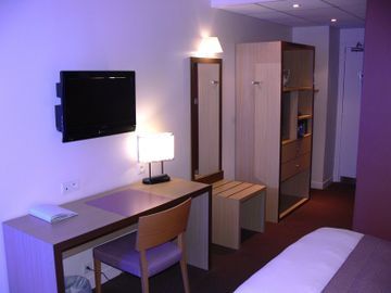 Hotel Holiday Inn Loire Valley(.)