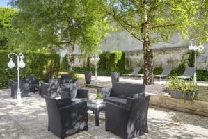 Hotel Holiday Inn Loire Valley(.)