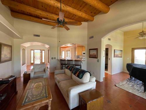 Peaceful Sw-style Ranch Home In Wine Country