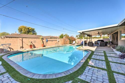 Pristine Escape About 2 Miles To Old Town Scottsdale!