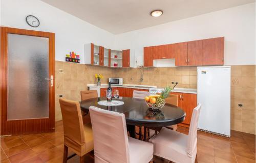 Nice Home In Fazana With 3 Bedrooms