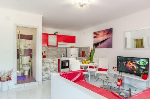 Holiday House Kata-babina