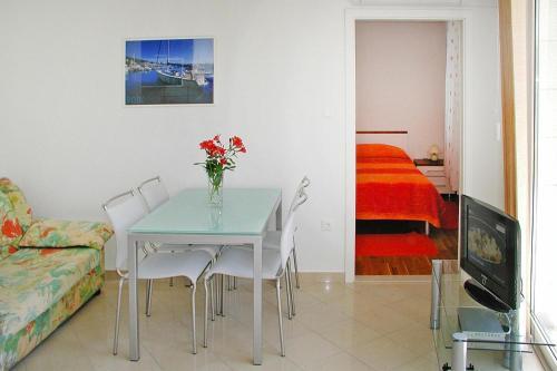Apartments Villa Nada Podgora - Cdm05024-cya