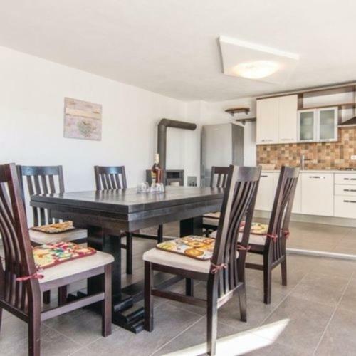 Ferienhaus Laura Mit Pool F�r 10 Leute