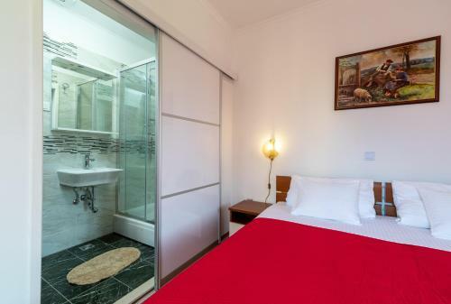 Hostal Marica Guesthouse