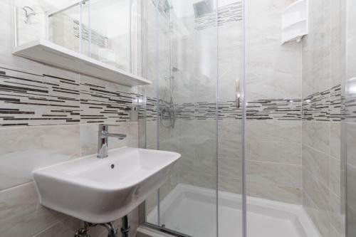Hostal Marica Guesthouse