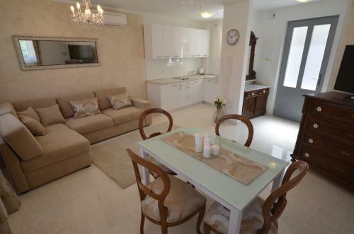 Apartamentos Holiday Home Dora