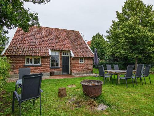Apartamentos Cozy Farmhouse In Enschede With Terrace