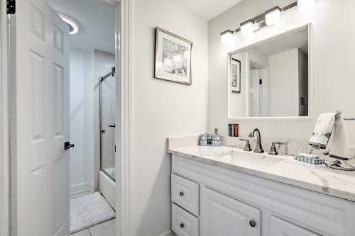 Pet-friendly Tampa Oasis About 15 Mi From Downtown!