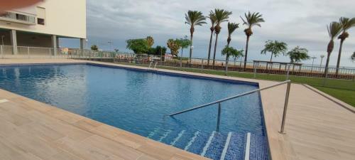 Apartamento Primera L�nea de Mar Con Piscina En Cubelles