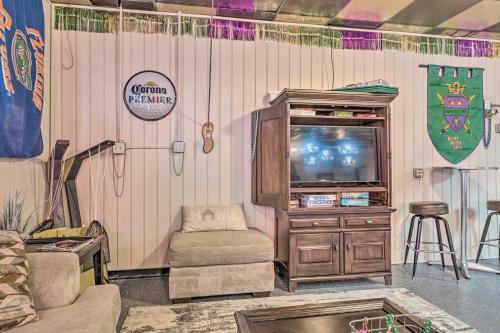 The Float Yard Pensacola Home With Pool Table