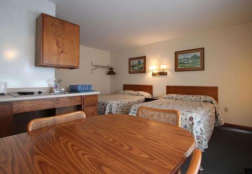 Dolphyn Motel
