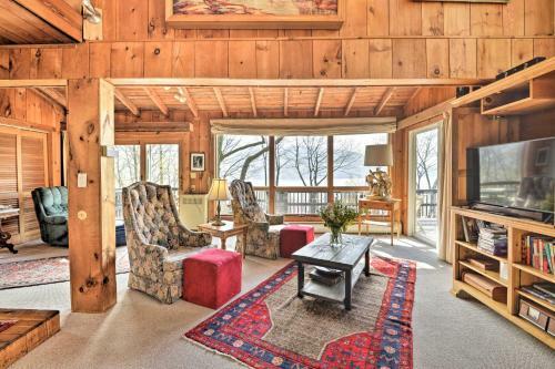 Waterfront Skaneateles Lake Home With Beach!