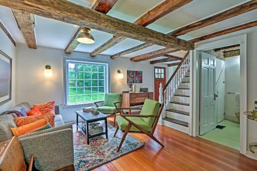 Enchanting Hudson Valley Farmhouse With Views!