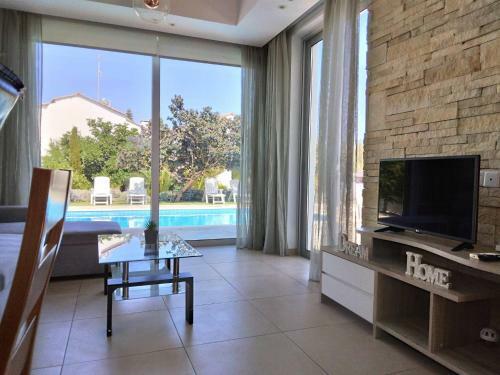 Mylos 2 Bedroom Villa (Sleeps 5) With Private Pool