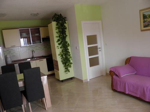 Apartments Mar?i? Bol