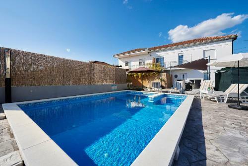 Apartamentos Holiday Home Dino & Lea