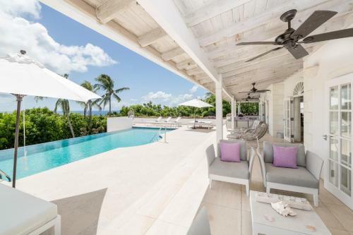 Ultra Luxury Infinity Pool Villa On Platinum Coast Gated Development