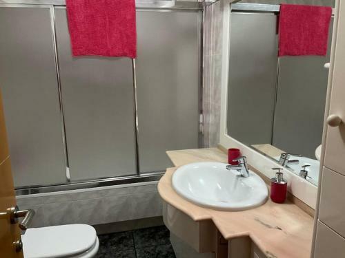 Apartamento Brisa de Poniente, Con Cochera Y A. Acondicionado