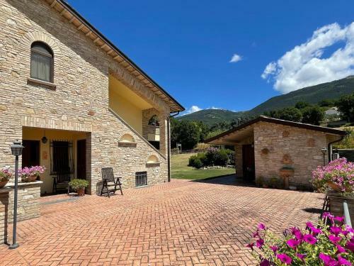 Rustic Holiday Home In Assisi With Swimming Pool
