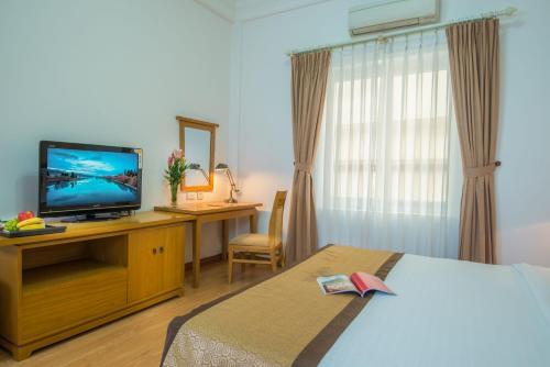 Cherry Hotel 2