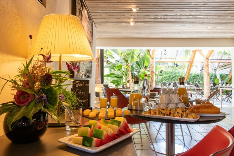 Saint Nicolas Hotel(.)