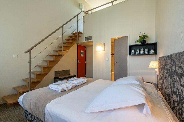 Saint Nicolas Hotel(.)