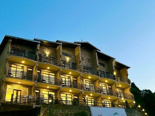 Hotel Himalayas By The Lake Hill