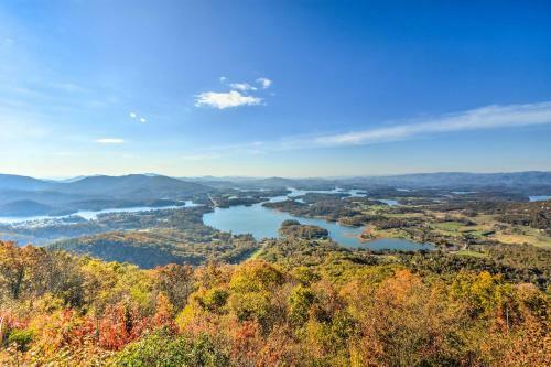 Stunning Hiawassee Cabin 2 Decks And Fire Pit!