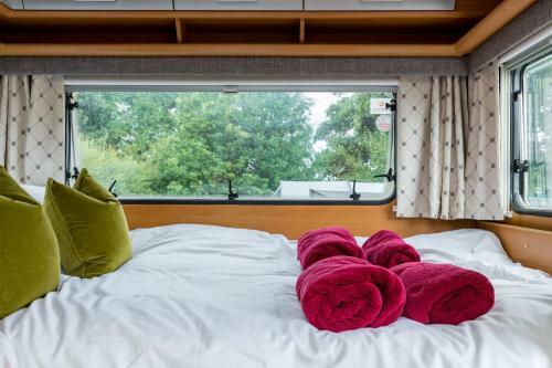Cosy Caravan On Luxury Campsite