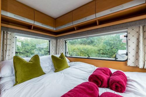 Cosy Caravan On Luxury Campsite