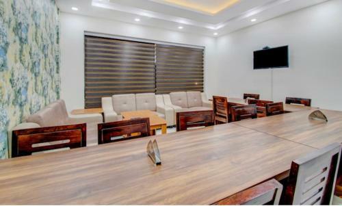 Lrc Hotels & Banquets By Myra Escapades