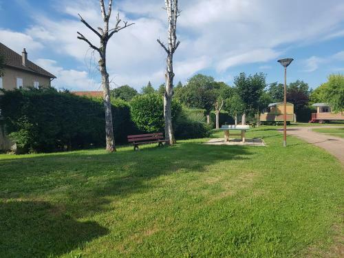 Camping Les Roulottes Du Bazois