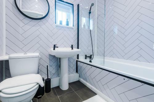3 Bedroom House Manchester Hosted By Mcr Dens
