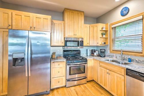Waterfront Mound Retreat With Boat Dock Access!