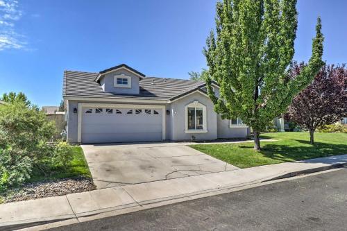 Family Reno Home With Spacious Yard And Fire Pit
