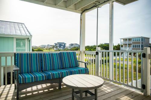 A Sea View Cottage By Oak Island Accommodations
