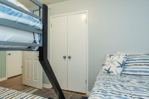 Beach Happy By Oak Island Accommodations