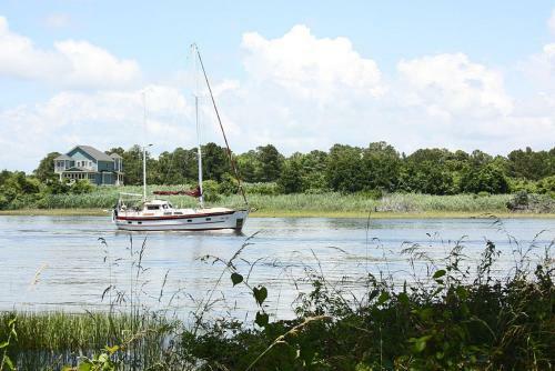 Island Delight By Oak Island Accommodations