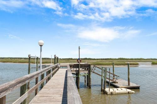 Kings Lynn Inn By Oak Island Accommodations
