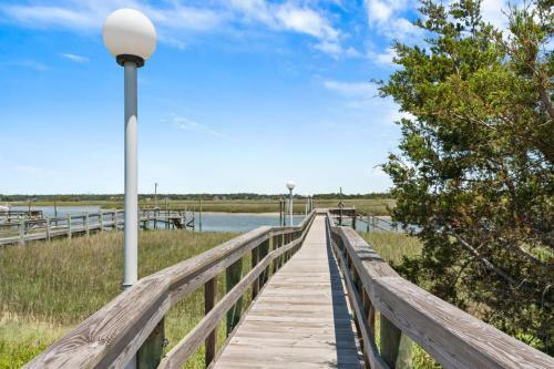 Kings Lynn Inn By Oak Island Accommodations