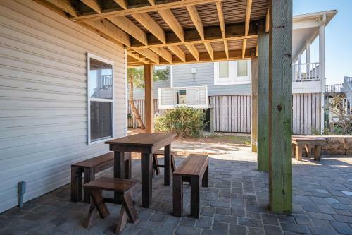 Kings Lynn Inn By Oak Island Accommodations
