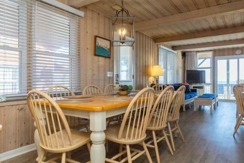 Sea And Stars By Oak Island Accommodations