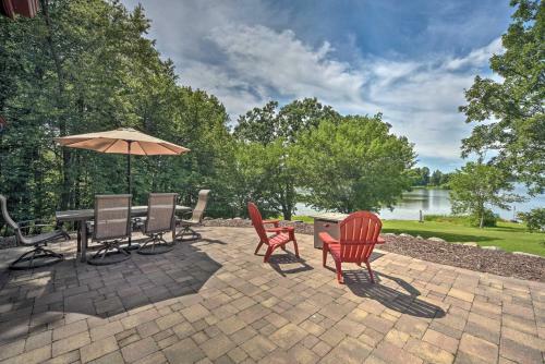 Unique 3-building Home With Gorgeous Lake Views