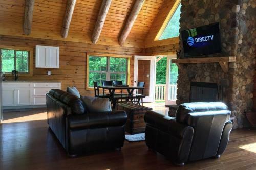 Spacious Luxurious Log Cabin Near Cooperstown Ny