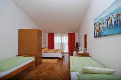 Adria Brela Apartments