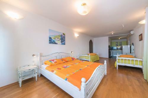 Adria Brela Apartments