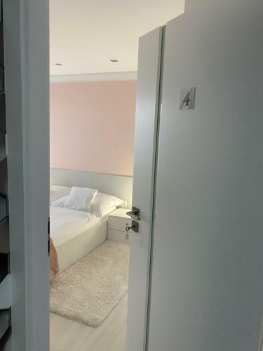 Amira Apartman