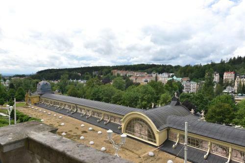 Kolonada Luxury 3 Bedroom Apartment Manes